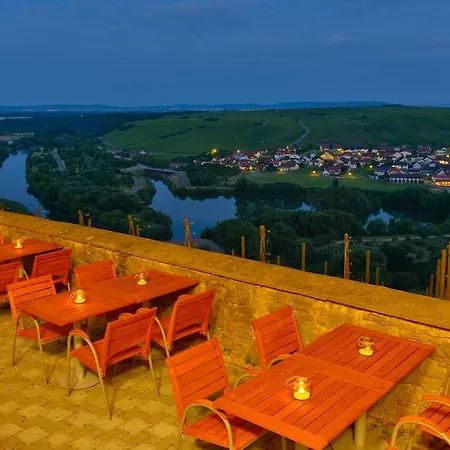Vogelsburg 3*