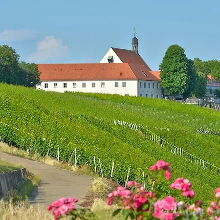 Vogelsburg Hotell 3*