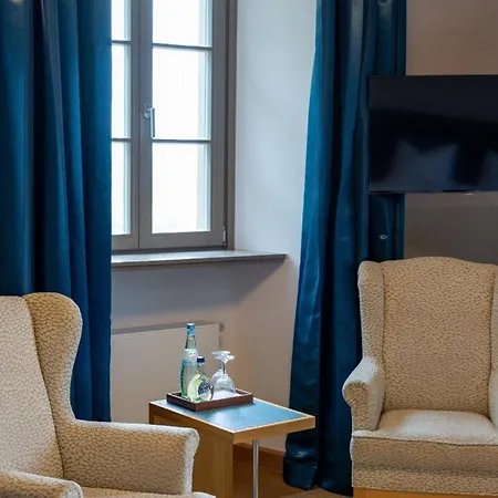 Vogelsburg 3*